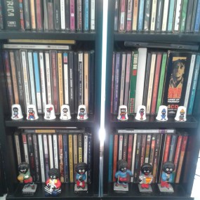 Ceramic thimbles and miniature statuettes featuring the grotesque Roberson's "Golly."