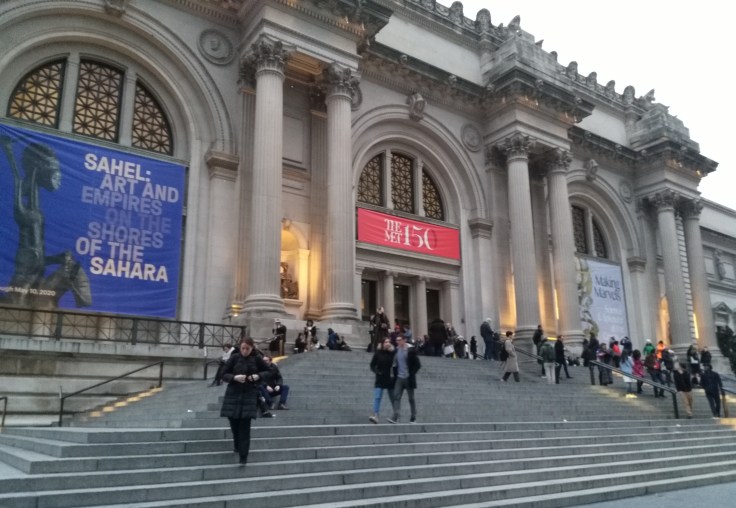 Entrance to the Metropolitan Museum of Art on 5th Avenue, New York.